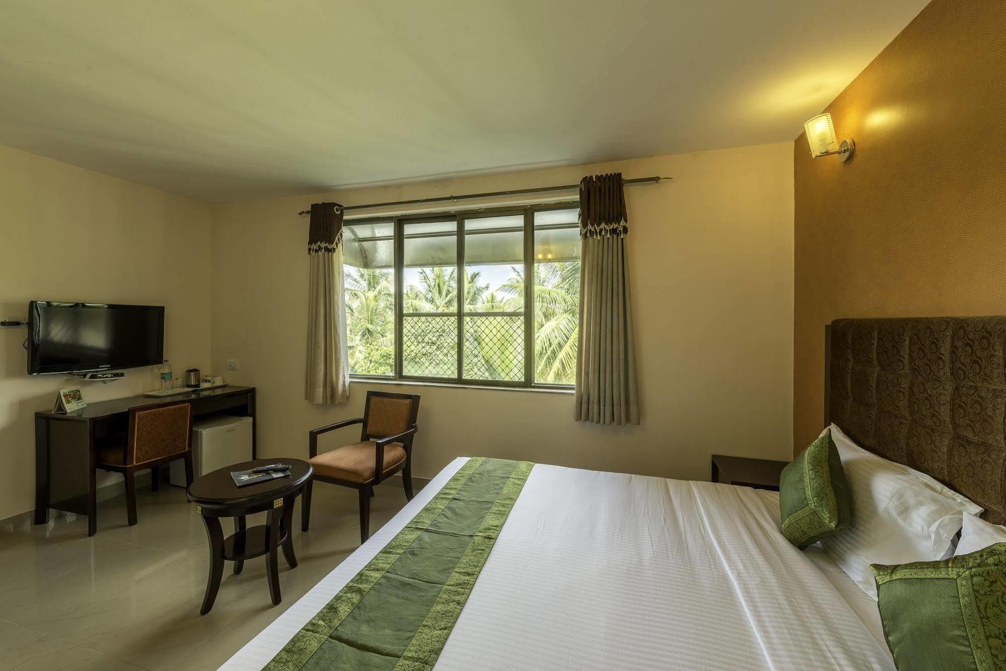 Treebo Crystal Castle Hotel Bengaluru Kültér fotó