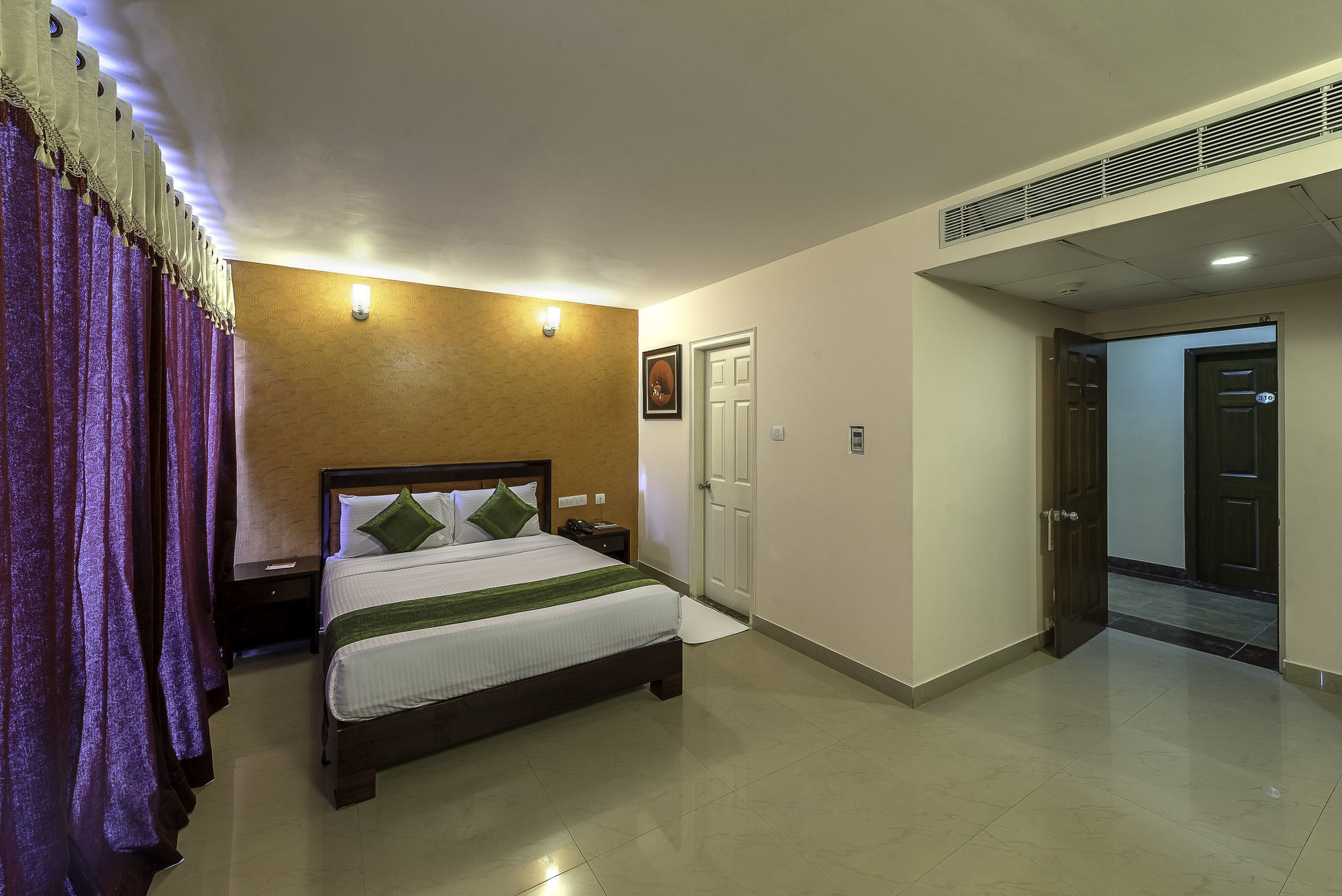 Treebo Crystal Castle Hotel Bengaluru Kültér fotó